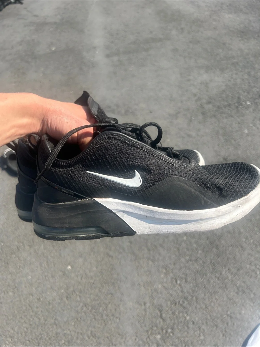 Nike Air Womensen’s Black/White Athletic Sneakers